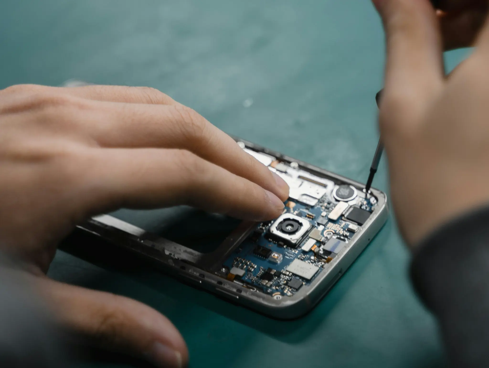 Smartphone and tablet repair services